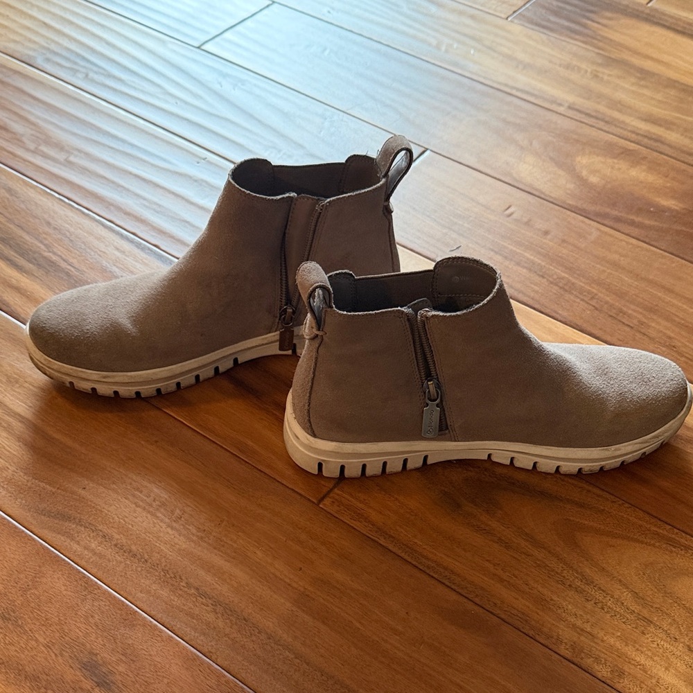 Women’s Blondo waterproof Tan Suede Ankle Boots
